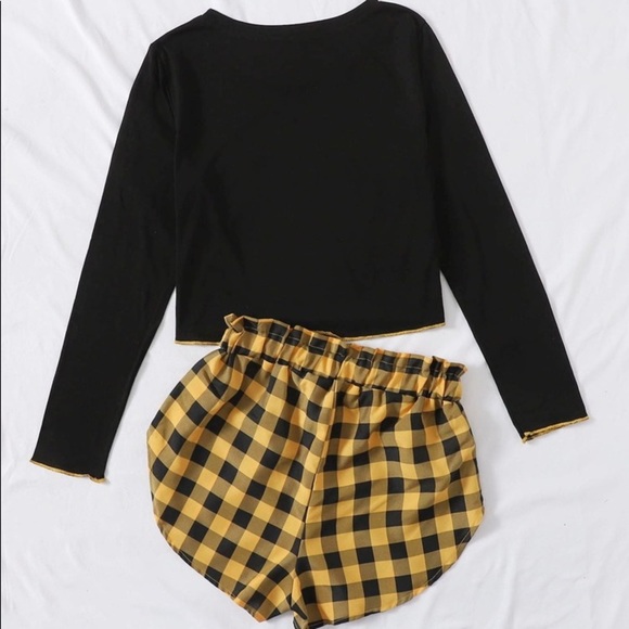 New Butterfly Tee & Plaid Shorts Pajama Set - Picture 2 of 6